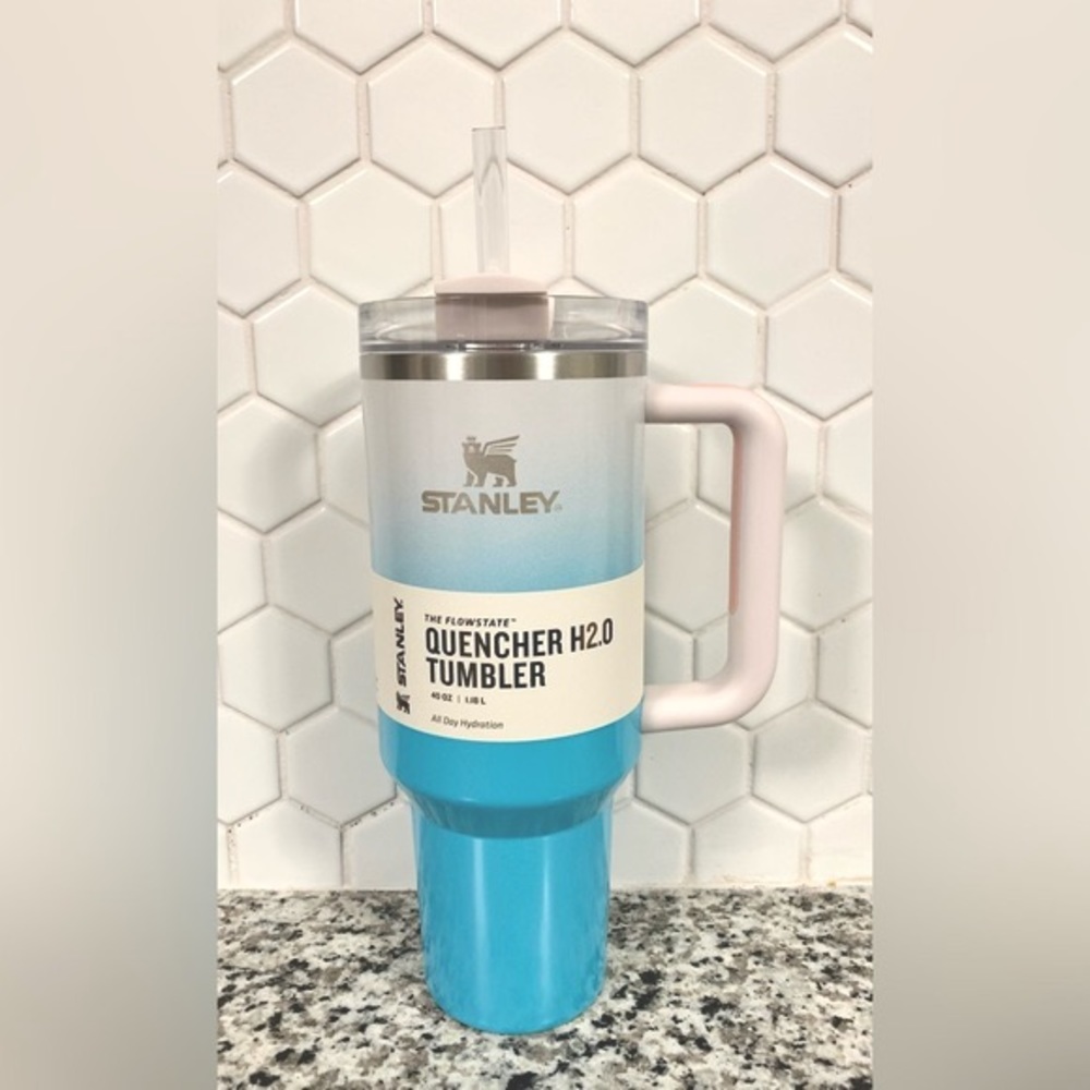 Stanley POOL (Blue/white ombre) 40oz The Quencher H2.0 Flowstate Tumbler - NWT